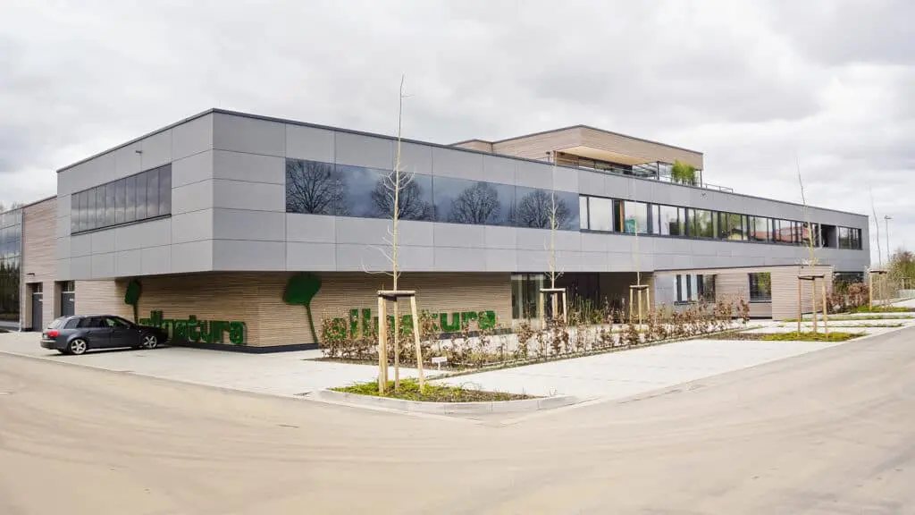 Bürogebäude mit modernem Holzbau