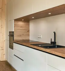 Kuechenzeile in Musterhaus in Ellwangen-Rindelbach