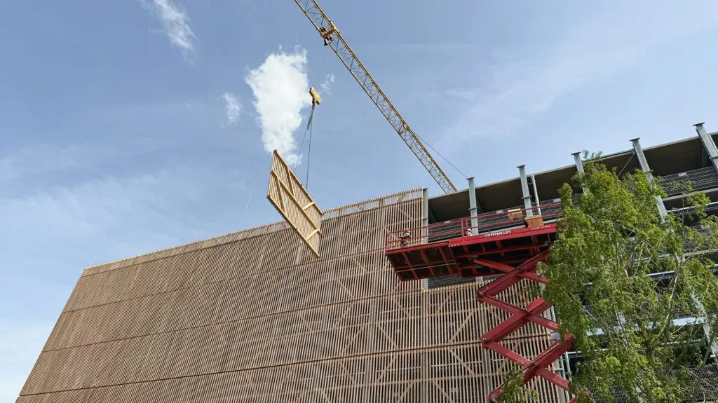 Heilbronn: Holzfassade für urbanes Parkkonzept