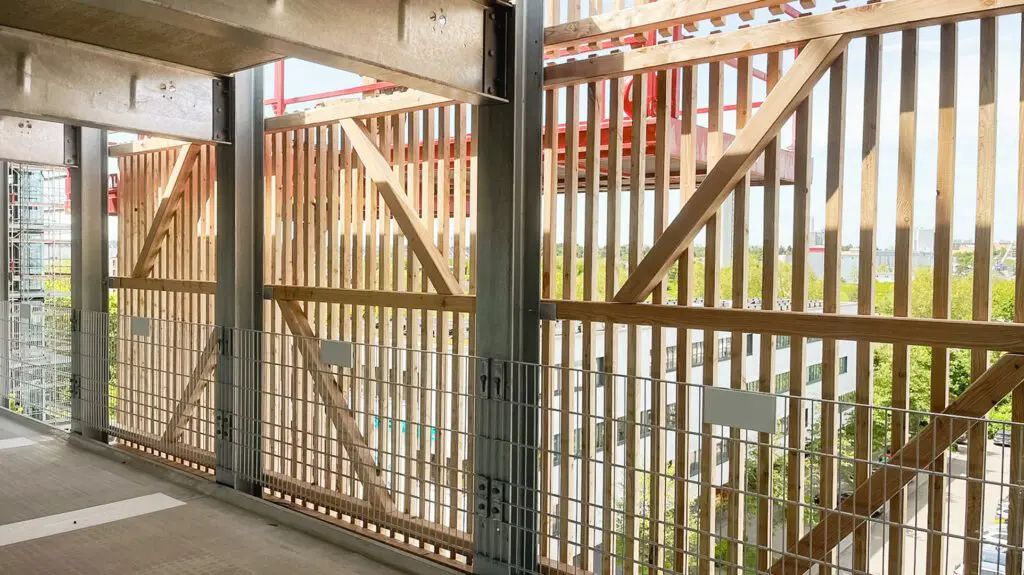 Heilbronn: Holzfassade für urbanes Parkkonzept