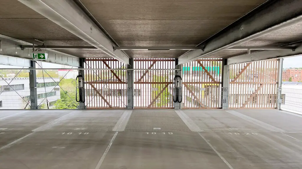 Heilbronn: Holzfassade für urbanes Parkkonzept