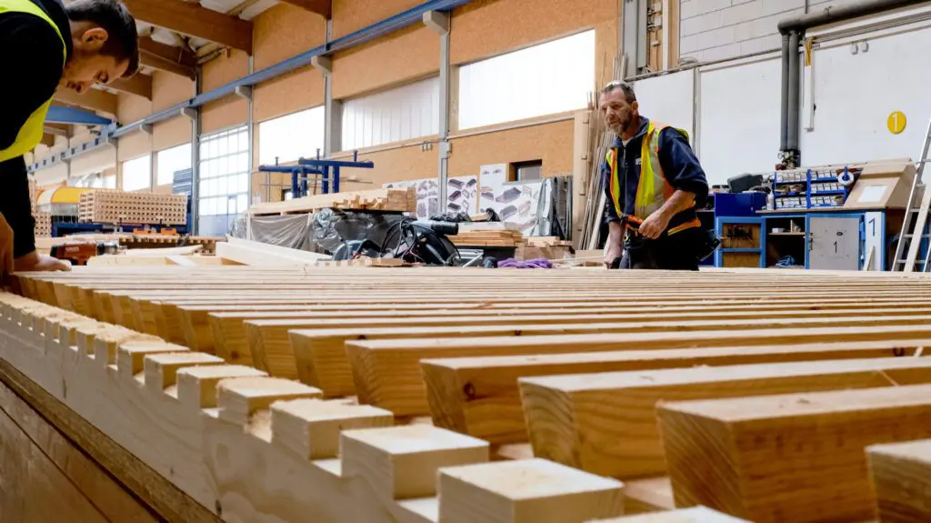 Heilbronn: Holzfassade für urbanes Parkkonzept