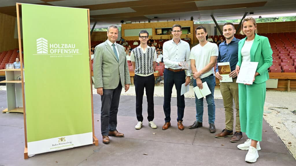 Das Team von SCHLOSSER und SWG bei der Verleihung des Holzbaupreises Baden-Württemberg 2022