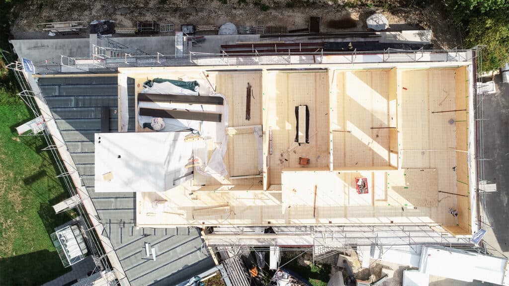 Baustelle einer Aufstockung in Holzbauweise