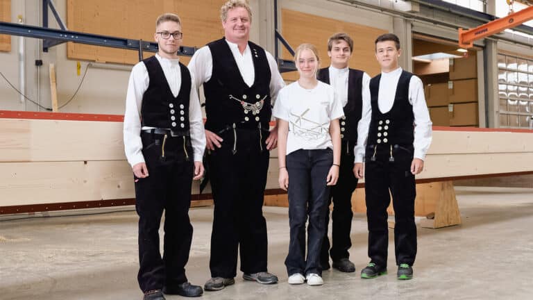 Vier Zimmerer starten 2023 ihre Ausbildung bei SCHLOSSER