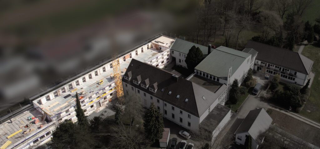 Das Kloster Weik, Baustelle einer Aufstockung in Holzbauweise