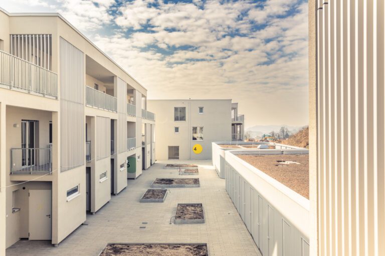 Projekt "LIAS", ein Holzhybridbau bei dem unten ein Supermarkt und oben Wohnungen gebaut wurden. Ansicht der Gebäudenummerierung.