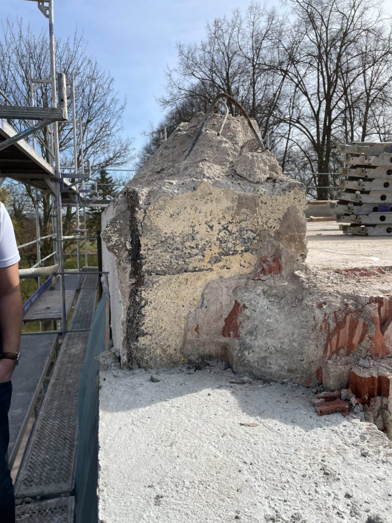 Kloster in Reimlingen, eine Baustelle bereit für eine Aufstockung in Holzbauweise. Zudem noch eine Serielle Sanierung, ebenfalls mit Hilfe von Holzbau.