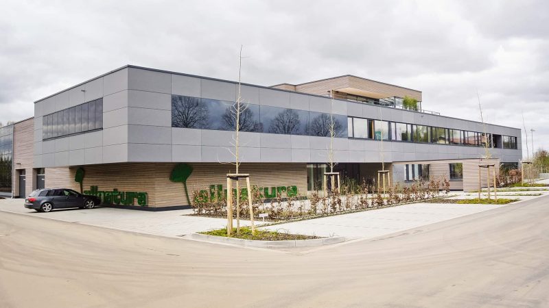 Bürogebäude mit modernem Holzbau